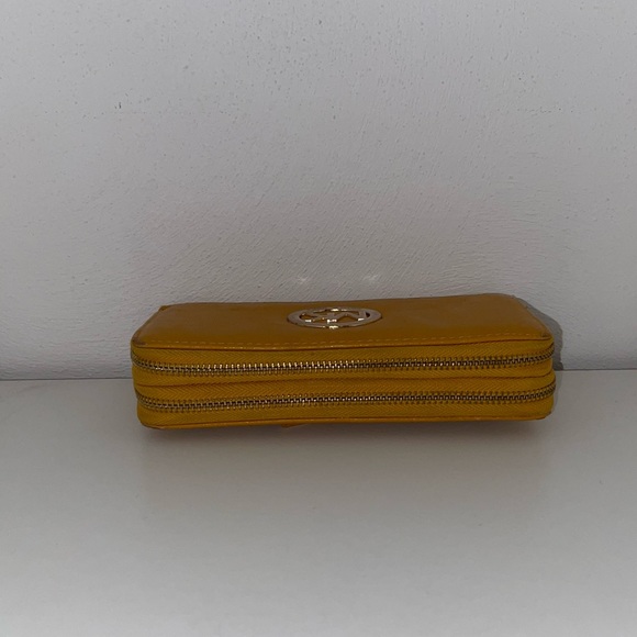 Michael Kors Wallet - Picture 3 of 7